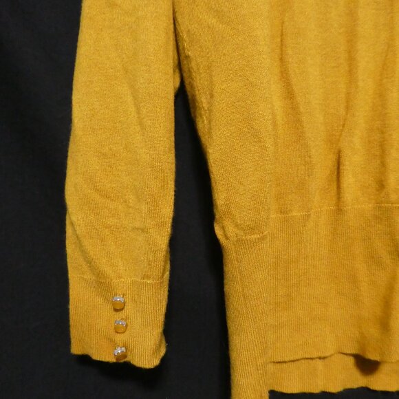 PREMISE STUDIO | large | Knit Lightweight Button Front Sweater - Picture 6 of 16